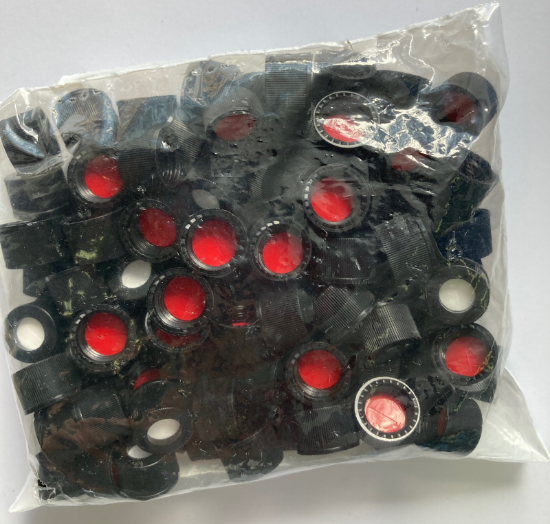 Picture of 10-425mm Black Open Hole Polypropylene Closure, Red PTFE/Silicone Septa, 0.060” with Slit 806070-10(100)